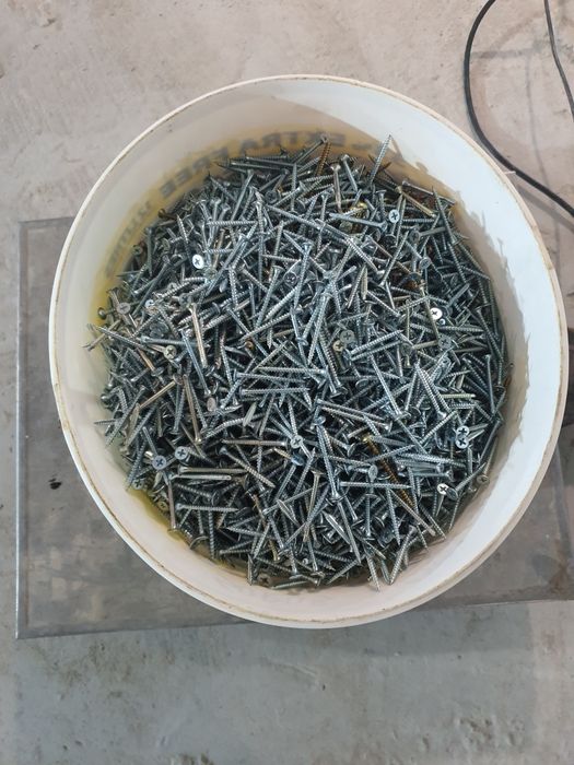 Holzsuruburi diverse la kg