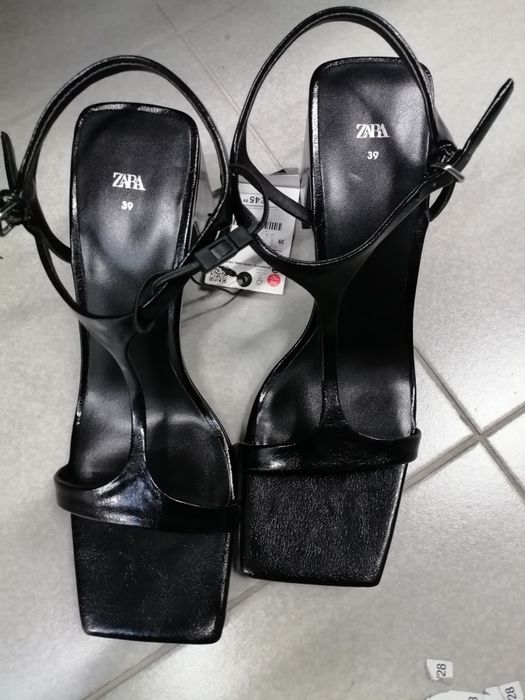 Vand sandale ZARA noi cu eticheta, marimea 39