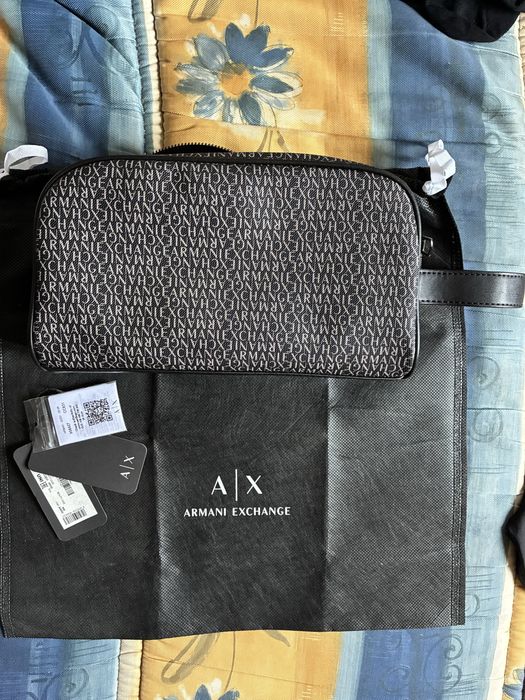 Чантичка  Armani Exchange тип несесер