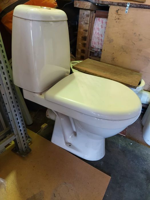 Продам Унитаз срочно !