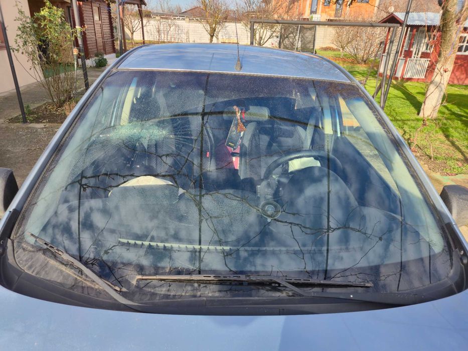 Mazda 2 / Motor 1.3 benzina / An 2008 avariata