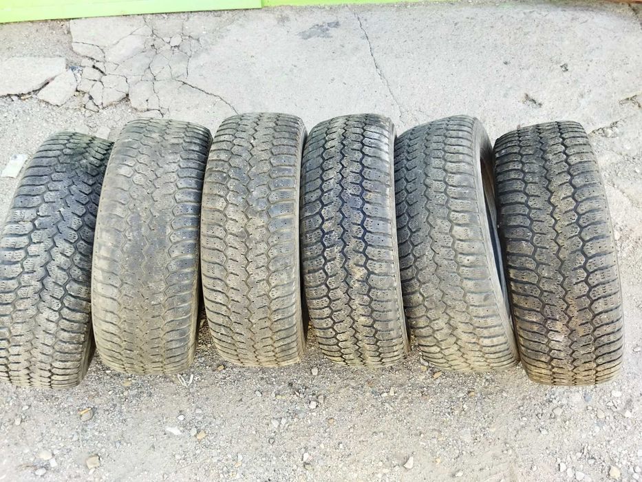 Продам шины зимние 215/65 15