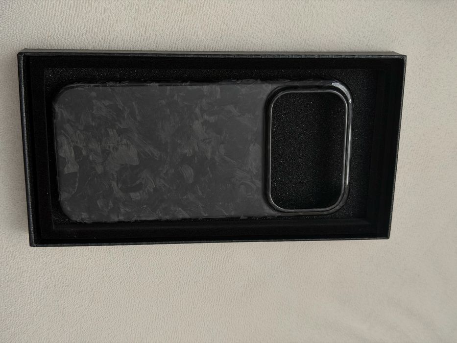 Карбоновый чехол CCR Carbon Case Russia для iPhone 17 pro