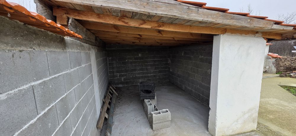 Къща с дворно място