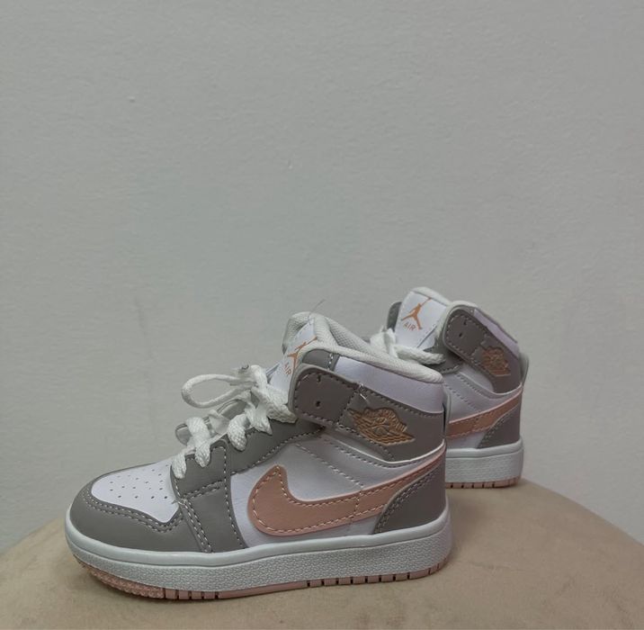 Детские кроссовки