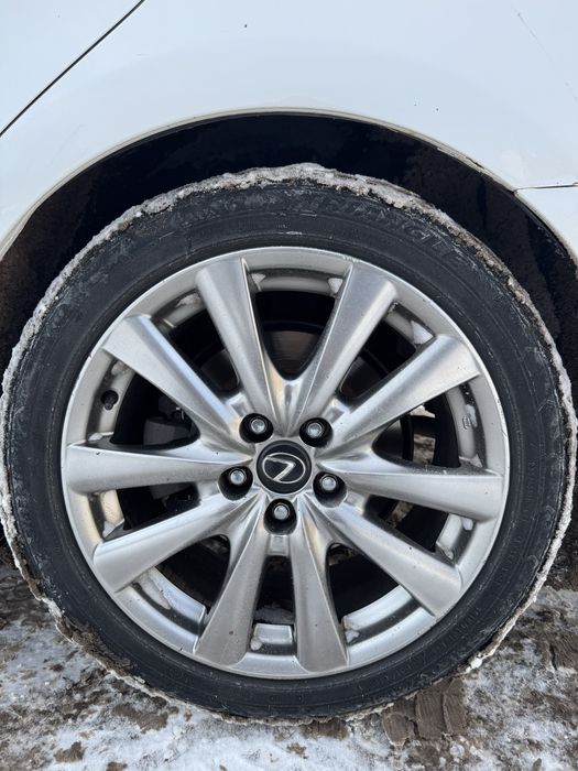 Продам шины 235/45 R18