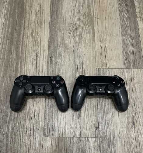 vand ps4 slim cu 2 m,anete si 1 joc