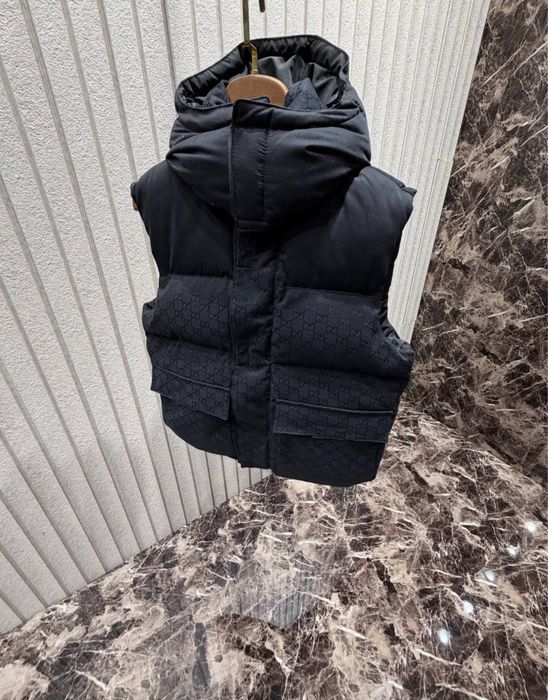 Якета на Gucci , Essentials и други