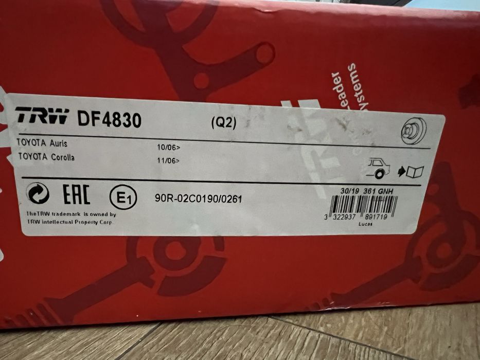 Set discuri/placuțe frână spate Toyota Auris/Corolla -  TRW DF4830