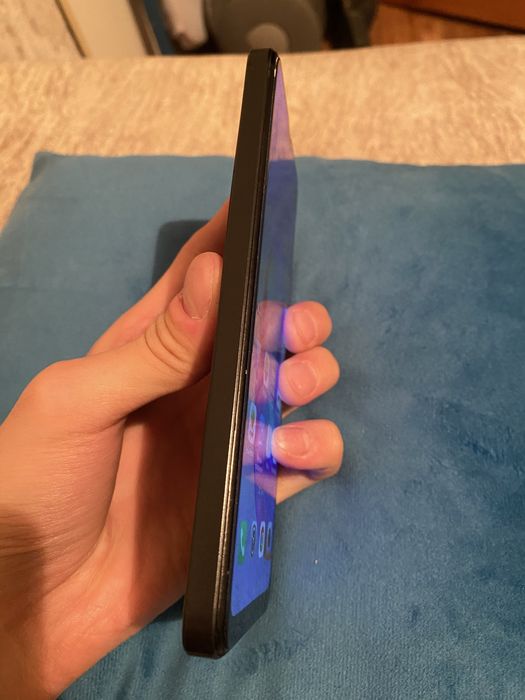 Продаю телефон HONOR