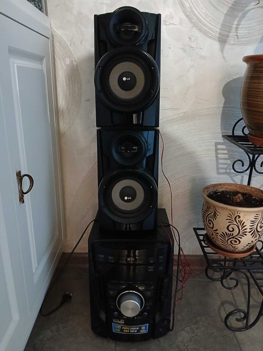 Музыкальный центр LG