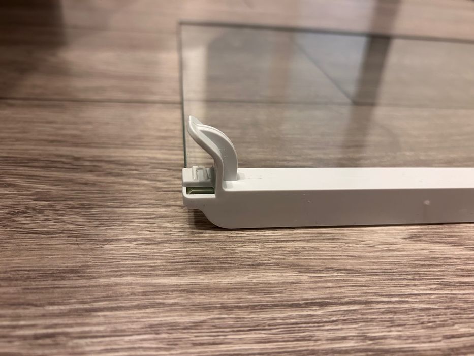 Rafturi interior si sertare combina frigorifica Beko