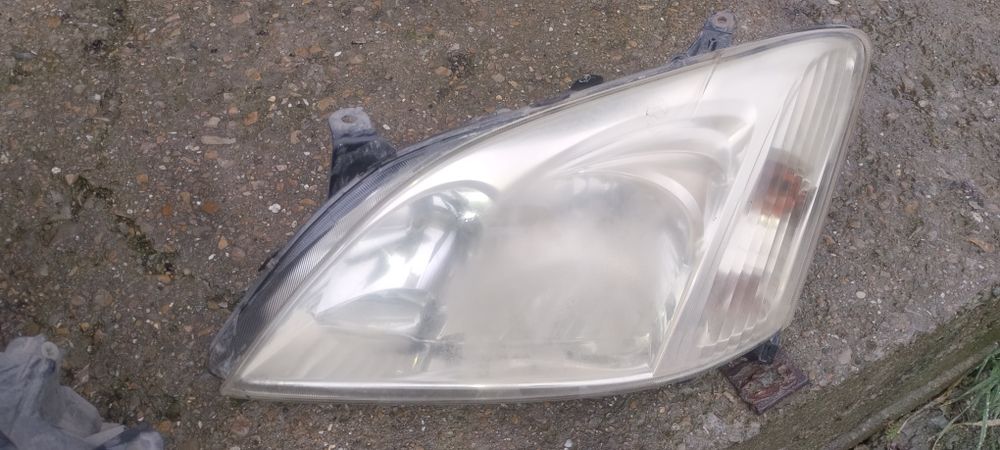 Фарове и стопове за тойота Корола 2004 г 50 лв