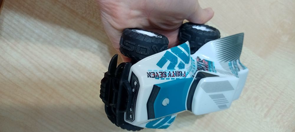 Машинка на пульте управления