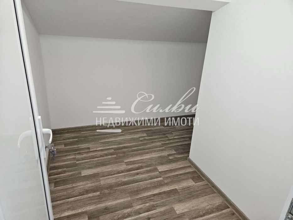 Продава се Тристаен апартамент в Шумен, Томбул джамия - 154 кв.м за 861 €/кв.м - Снимка #7