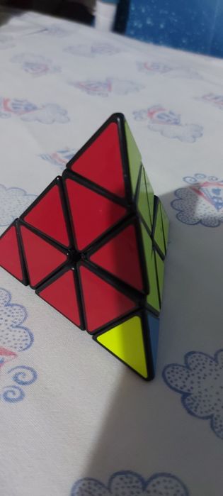 Piramida kubik rubik
