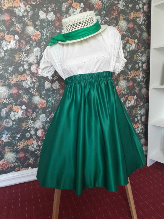 Pălărie cu eșarfă din mătase & Fustă cloș din tafta