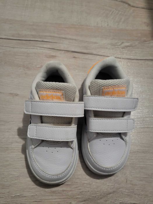 Детски спортни обувки Adidas