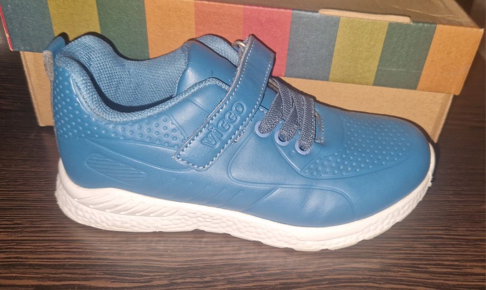 Кроссовки б/у Vicco размер: 29(стелька 18.5 см)