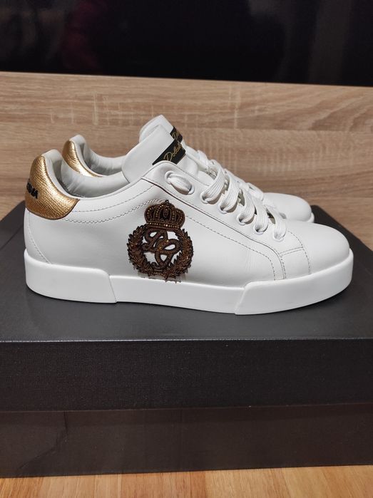 Vând Dolce & Gabbana Portofino Crown Patch autentici 100% mărimea 6 Uk(40 Eu).

    Preț 1300 lei !