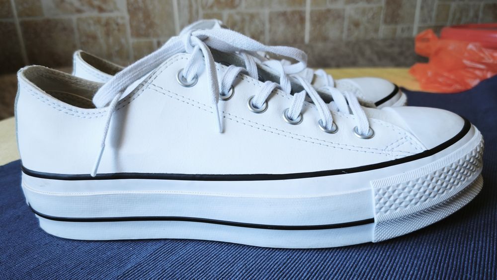 Кожени кецове Converse Chuck Taylor All Star Lift с равна платформа размер 39