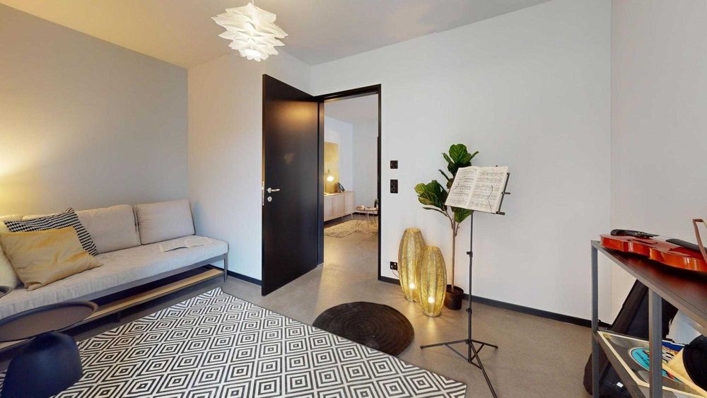 Дава се под наем Тристаен апартамент в София, Център - 90 кв.м за 612 € - Снимка #2