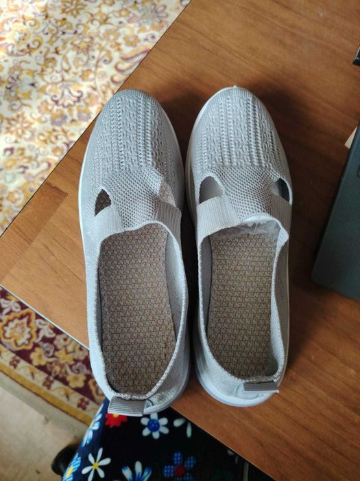 Продам летнею обувь