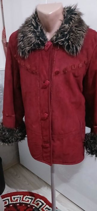 Cojoc damă de culoare roșie