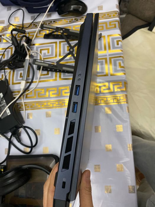 Asus Predator neo hellios 16