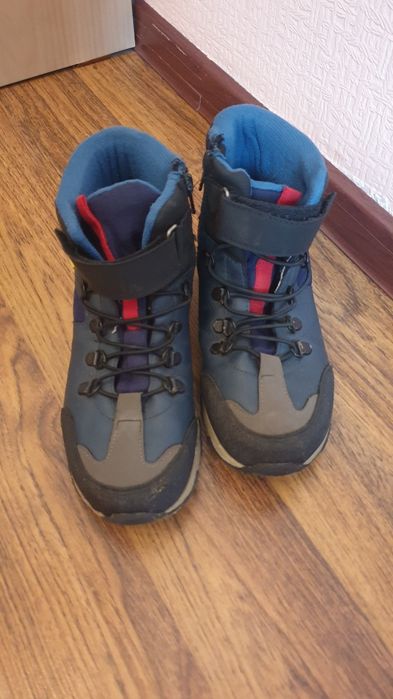 Продам детские ботинки