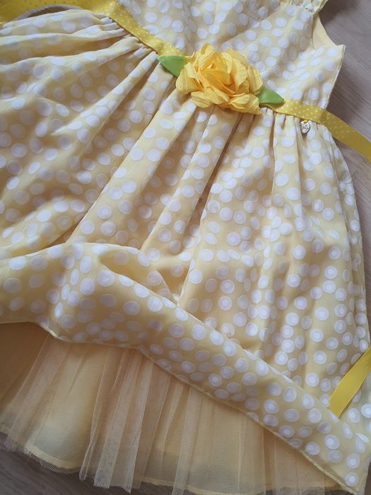 Vând rochita fetite