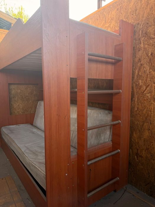 Двухярусный кровать