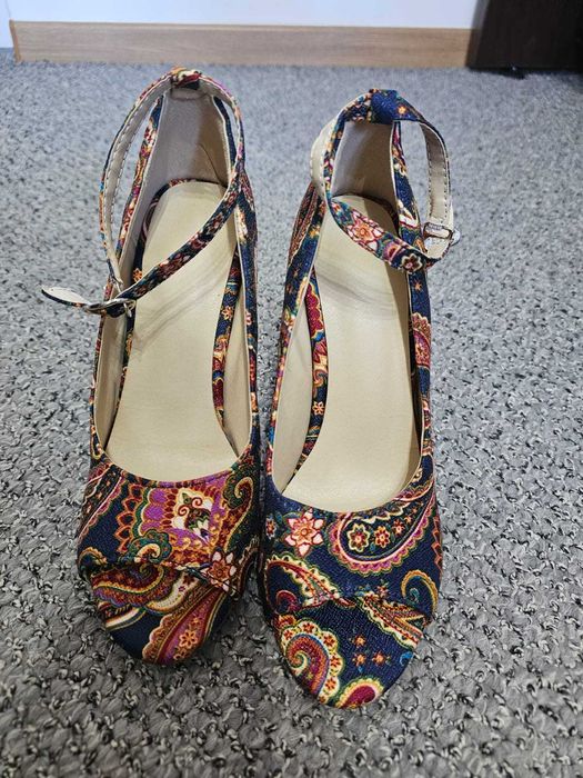 Pantofi eleganti NOU