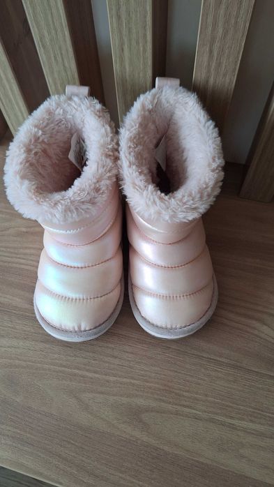 Топли боти за момиче. Размер 26/27. От HM. Използвани.