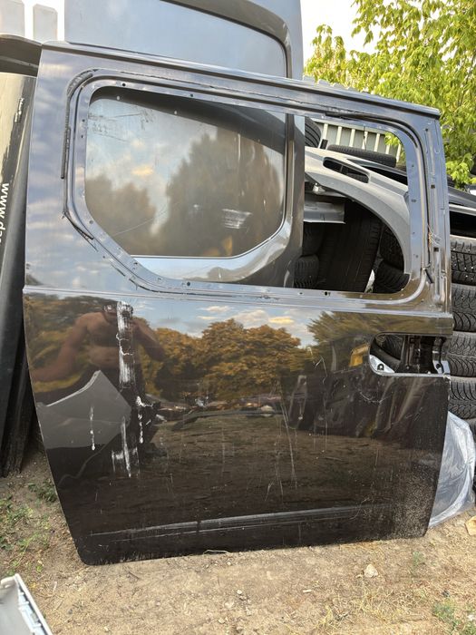 Врата Hyundai Staria