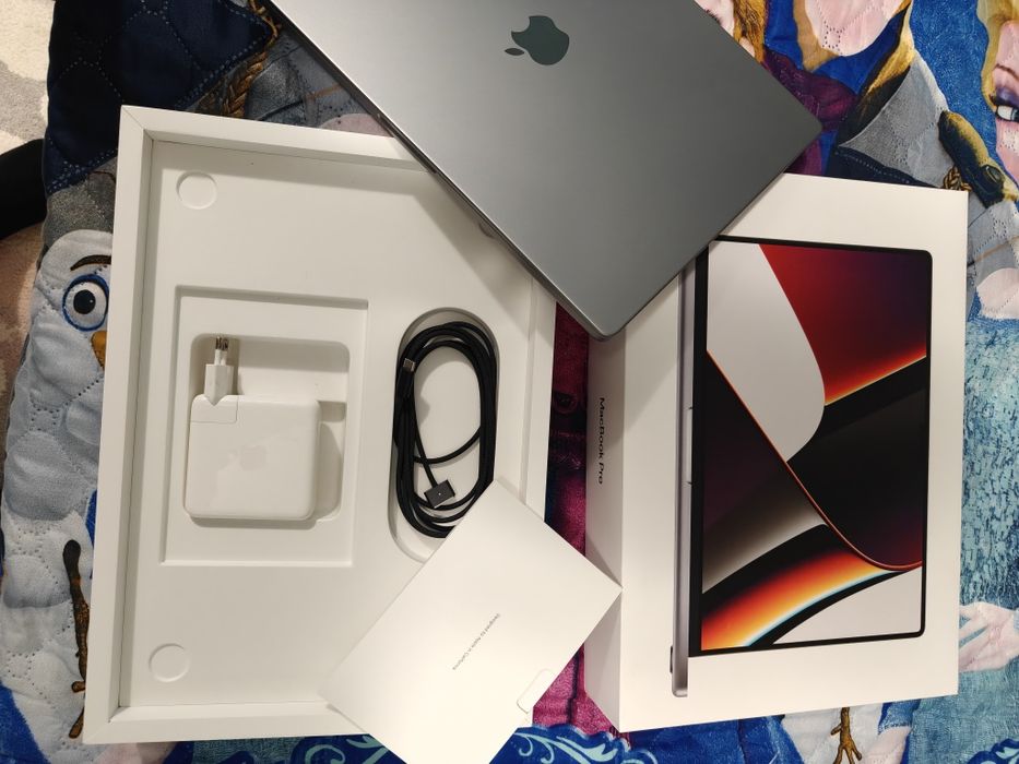 Apple MacBook Pro 16″ 2021, M1 Pro 10 Cores, 16 GB Unified Memory, 512 GB (тъмносив)