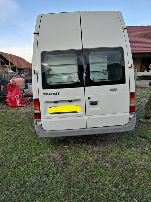 Autoutilitara Ford si Mecedes