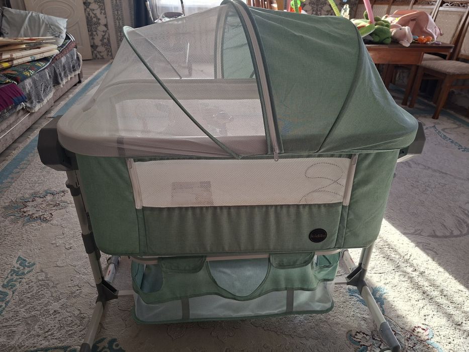 Продается манеж-шезлонг электронный.