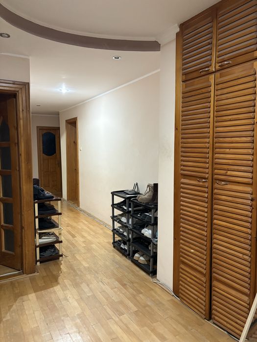 Vând apartament 4 camere