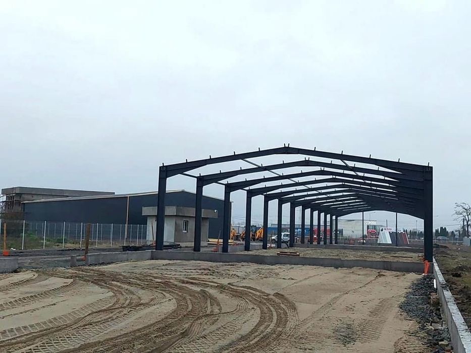Hala metalica de 300mp sau 400mp cu panouri sandwich si montaj