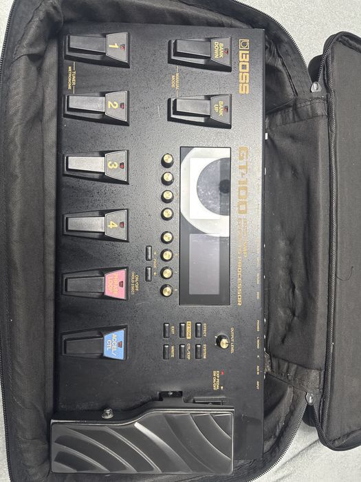 Vand Boss GT-100 si Jet guitars JS-700 RD H