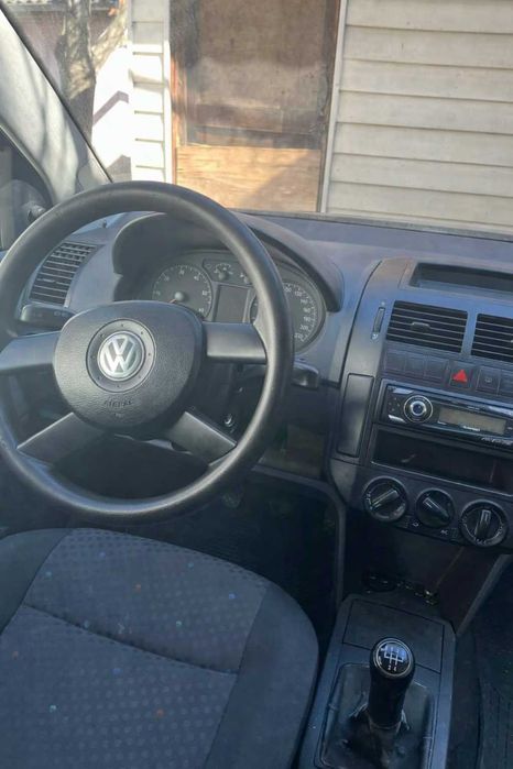 VOLKSWAGEN Polo
