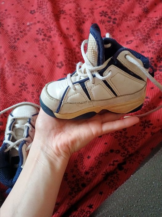 За все 70 000 Детская обувь  в хорошем состоянии