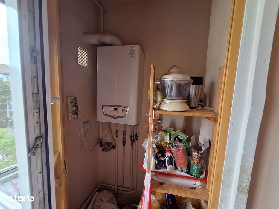 Oportunitate! Apartament 3 camere - decomandat - etaj 3 - Aradului