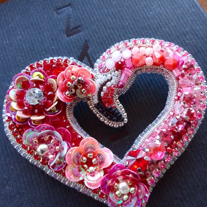 Броши ручной работы.