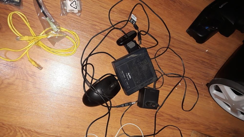 Переходники, провода разные, оригинальные адаптеры.