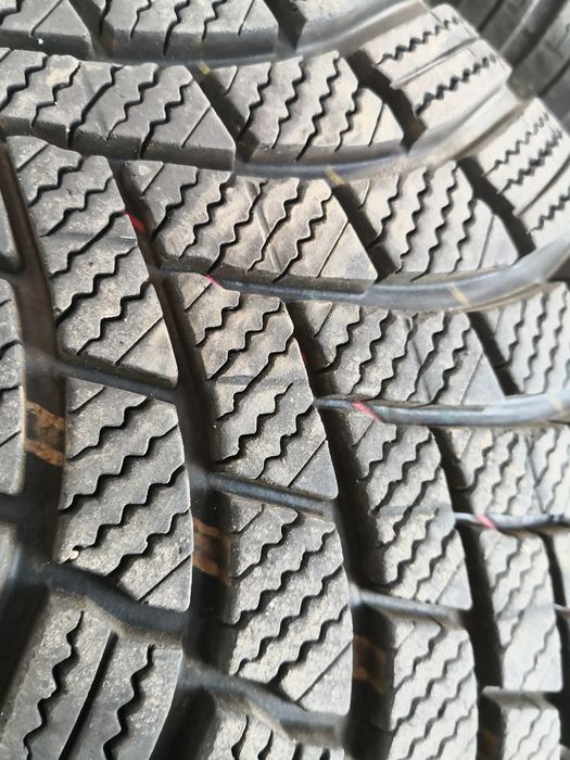225 40 18 цола гуми като нови Bridgestone dot 24 2 броя
