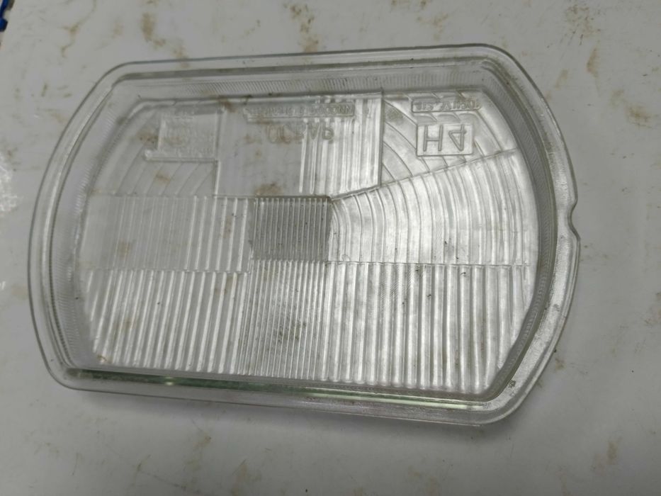 Продам стекло на Москвич