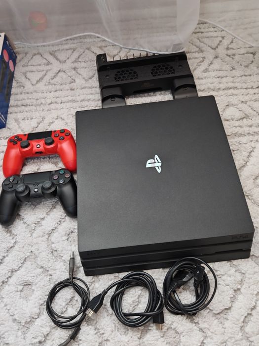 Ps4 pro cu sistem VR și 2 controler move
