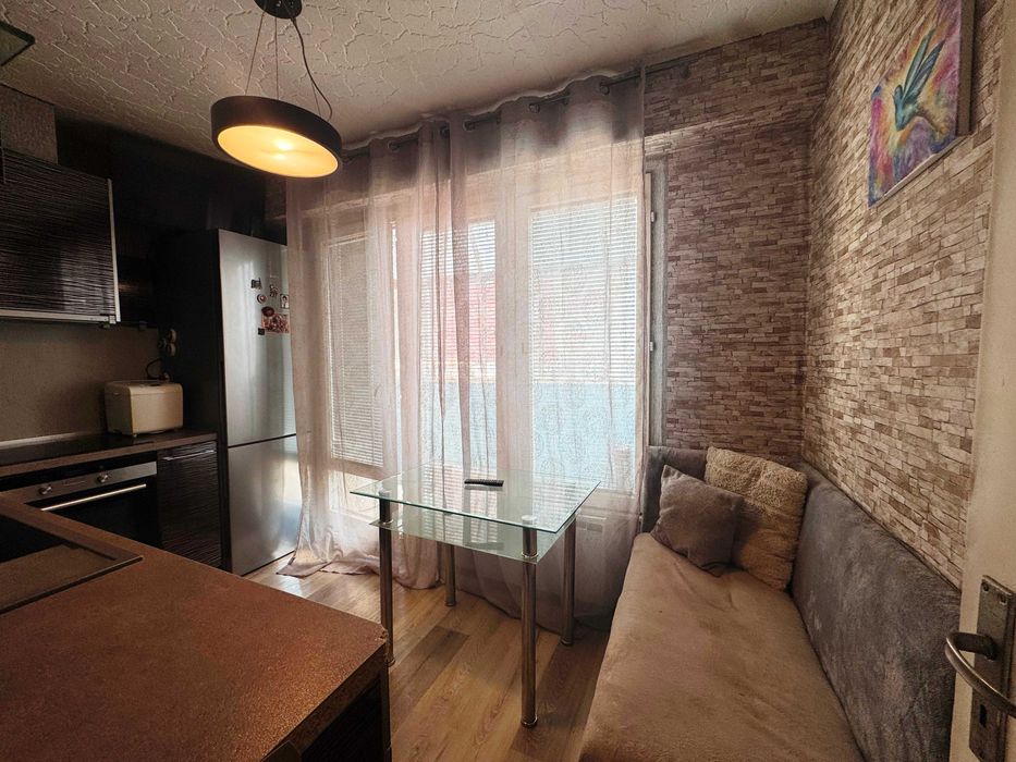 Продава се Двустаен апартамент в Русе, Център - 60 кв.м за 917 €/кв.м - Снимка #2